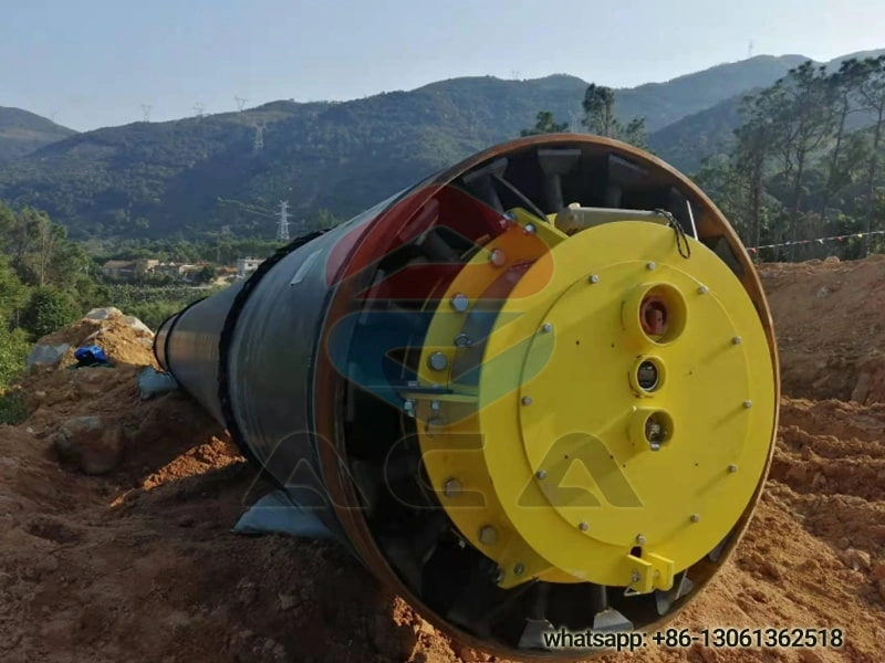 Oil and gas pipeline construction docking device
